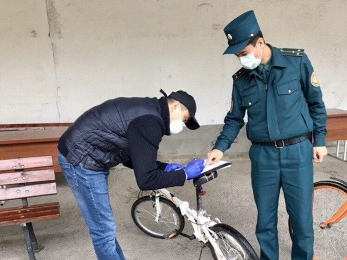 В Ташкенте за сутки выявили 1071 случай нарушения карантинного режима