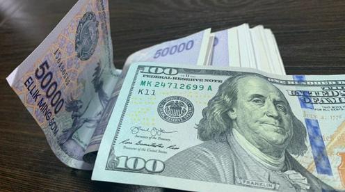В Узбекистане резко обвалился курс национальной валюты