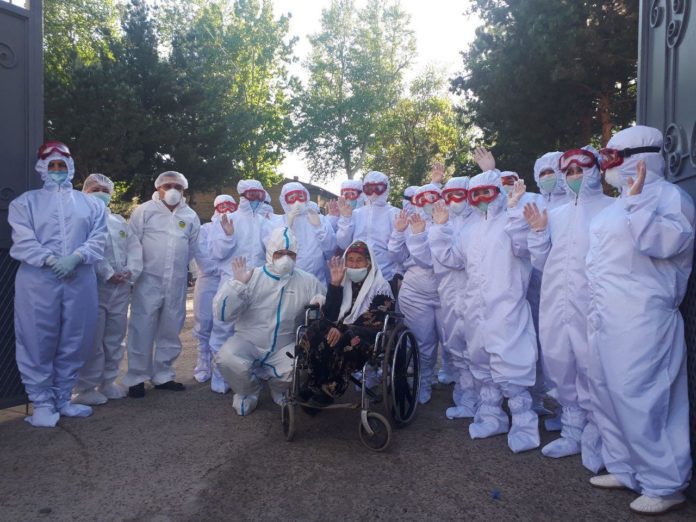 В Узбекистане вылечилась 83-летняя пациентка с коронавирусом