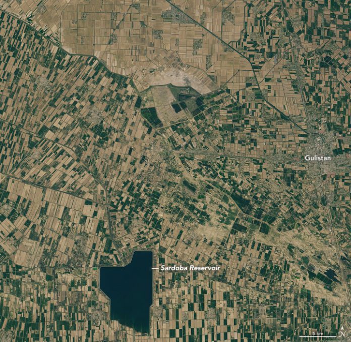 Nasa опубликовало снимки Сардобинского водохранилища до и после прорыва дамбы