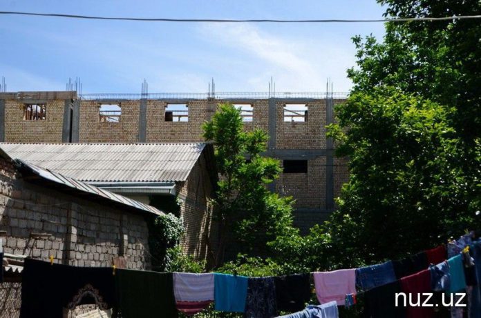 Неприятное соседство: в частном секторе в Мирзо-Улугбекском районе строится многоэтажный девятиподъездный дом (фото, видео) Неприятное соседство: в частном секторе в Мирзо-Улугбекском районе строится многоэтажный девятиподъездный дом (фото, видео)