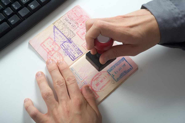 Иностранцам, которые не могут выехать из Узбекистана, срок действия виз продлен до 1 сентября Иностранцам, которые не могут выехать из Узбекистана, срок действия виз продлен до 1 сентября