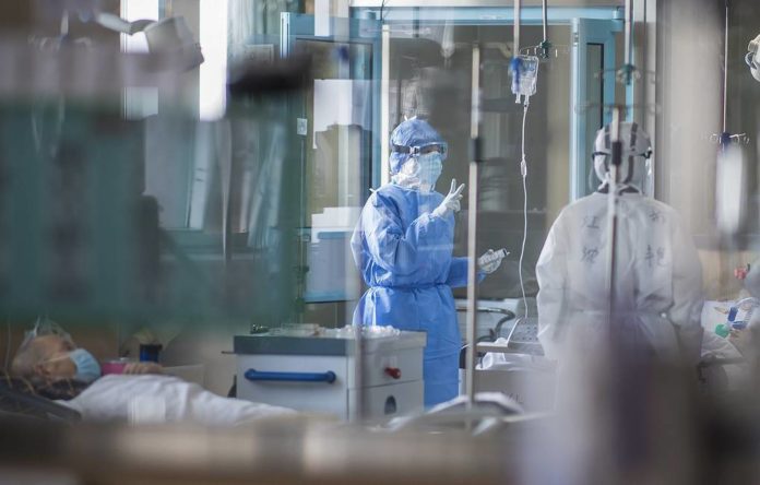 Официально: из 844 находящихся в больницах пациентов 11 человек - в тяжелом состоянии Официально: из 844 находящихся в больницах пациентов 11 человек - в тяжелом состоянии