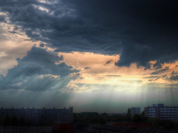 1585548043_city-clouds-cloudy-ray-of-sunshine.cnvl61