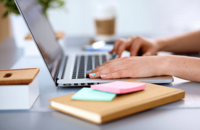 Pros-And-Cons-Of-Working-With-A-Real-Estate-Virtual-Assistant-1024x666