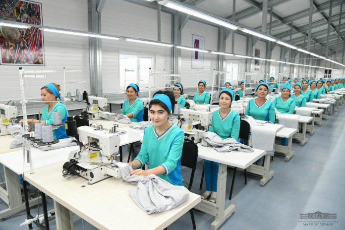 трудоустроить безработных