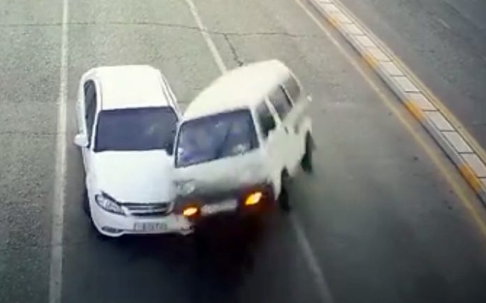 красный