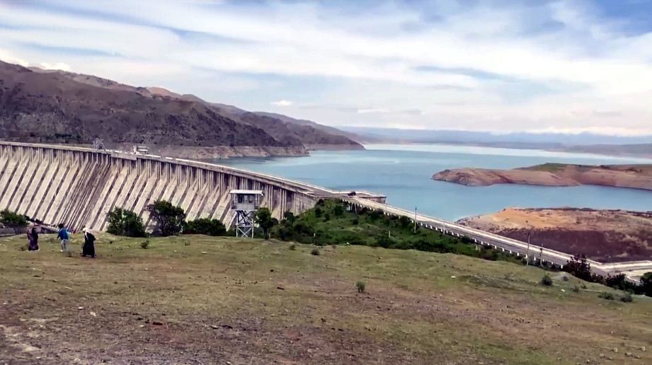 Порно транс трахает өзін оның мүшесі Сальма Хайектің жалаңаш кеудесі
