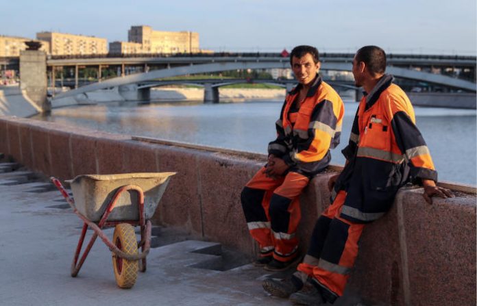 Moscow's Smolenskaya Embankment under renovation