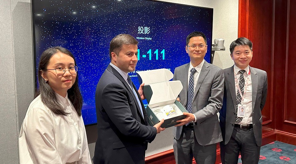 Huawei новости. Китайские компании. Китайское правительство. Что посетить в Китае. Руководство компании
