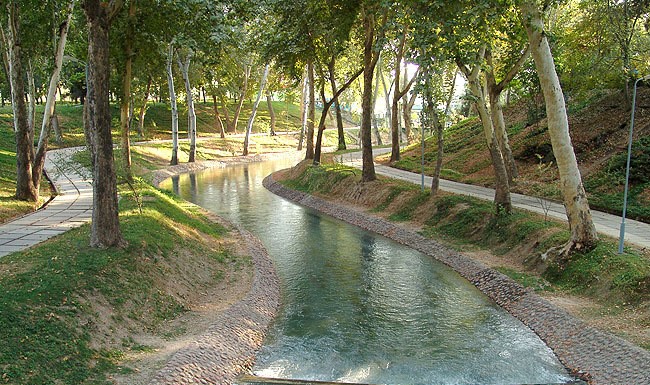 Kanal-Ankhor-v-tsentre-Tashk