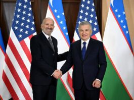 Шавкат Мирзиёев принял министра торговли Говарда Латника: США будут поставлять хлопок в Узбекистан