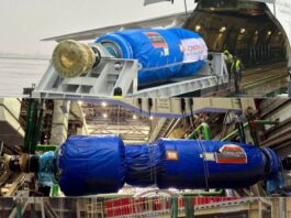 В аэропорту Ташкента встретили уникальный груз для Сырдарьинской ПГУ