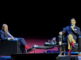 Дуэт Познера и Урганта на сцене Дворца кино в Ташкенте