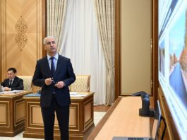 Мирзиёев поручил ускорить обновление дорог и усилить контроль за грузовиками