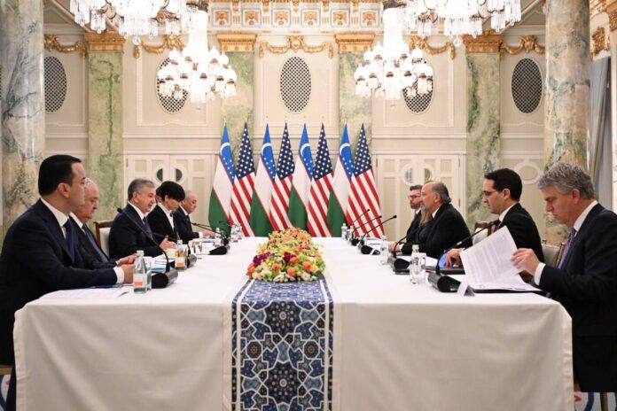 Президент Узбекистана провел встречу с министром торговли США